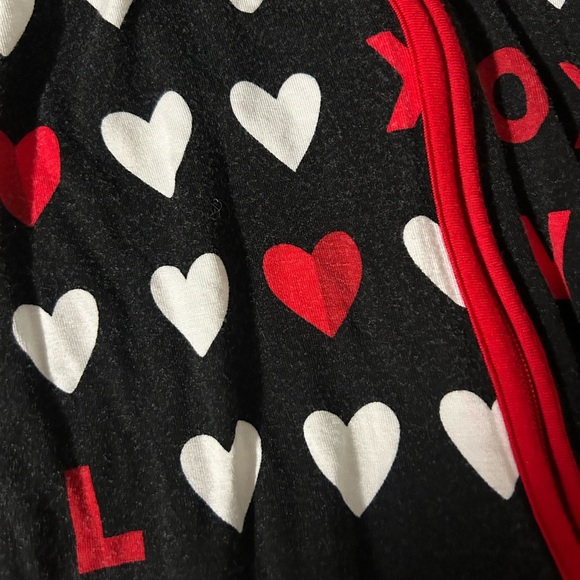 Little Sleepies Love Heart One Piece footie pajama - Black & Red hearts sz 18-24 - Picture 3 of 3